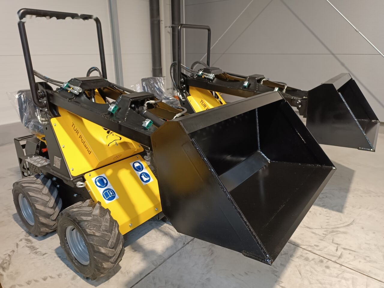 Tur Poland Radlader Mini loader Mini Hoflader N 520 - Minipala: foto 4 Tur Poland Radlader Mini loader Mini Hoflader N 520 - Minipala: foto 4