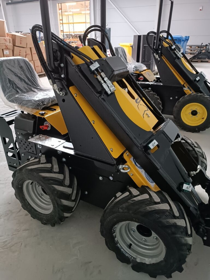 Tur Poland Radlader Mini loader Mini Hoflader N 520 - Minipala: foto 3 Tur Poland Radlader Mini loader Mini Hoflader N 520 - Minipala: foto 3