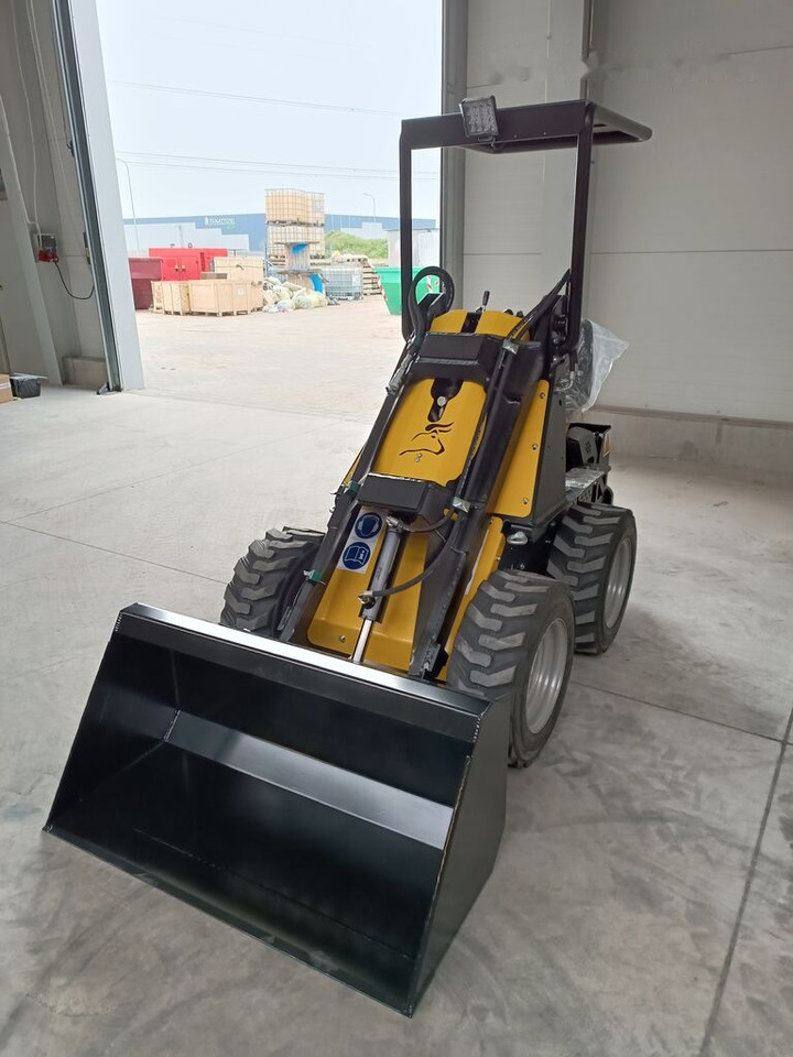 Tur Poland Radlader Mini loader Mini Hoflader N 520 - Minipala: foto 2 Tur Poland Radlader Mini loader Mini Hoflader N 520 - Minipala: foto 2