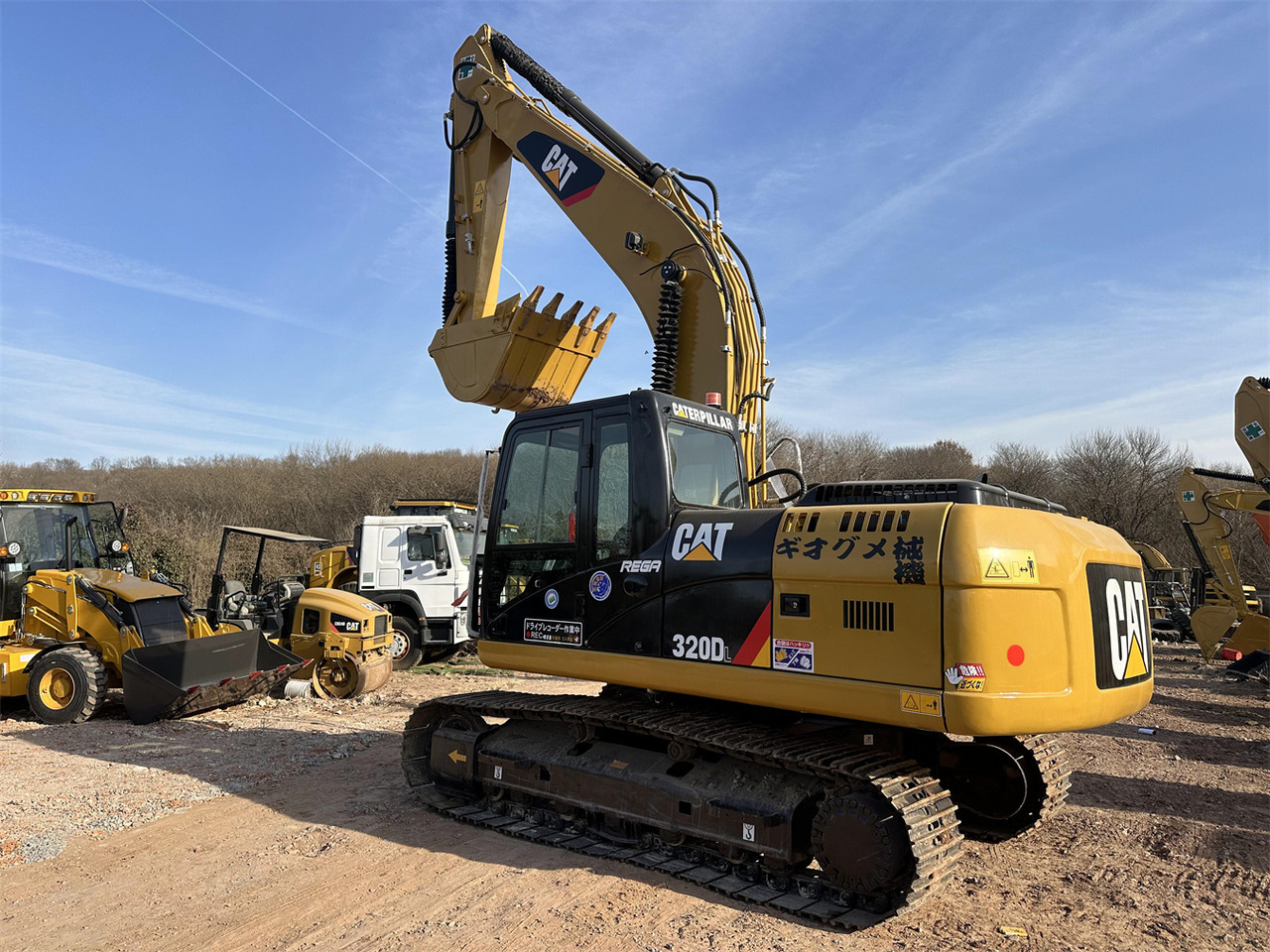 CATERPILLAR 320DL - Escavatore cingolato: foto 2 CATERPILLAR 320DL - Escavatore cingolato: foto 2