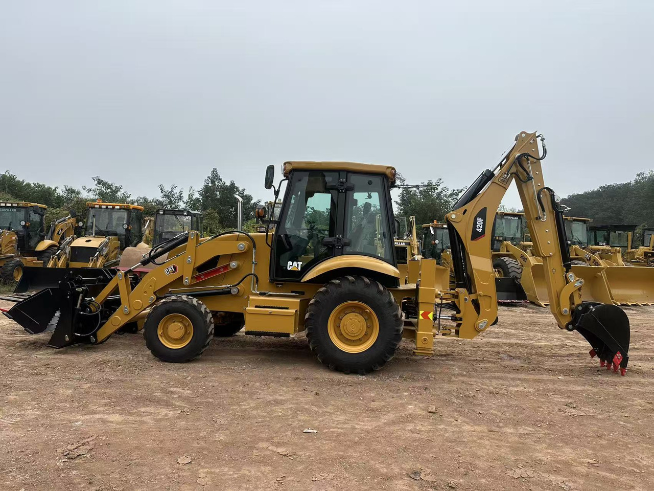 CATERPILLAR 420F2 - Terna: foto 2 CATERPILLAR 420F2 - Terna: foto 2