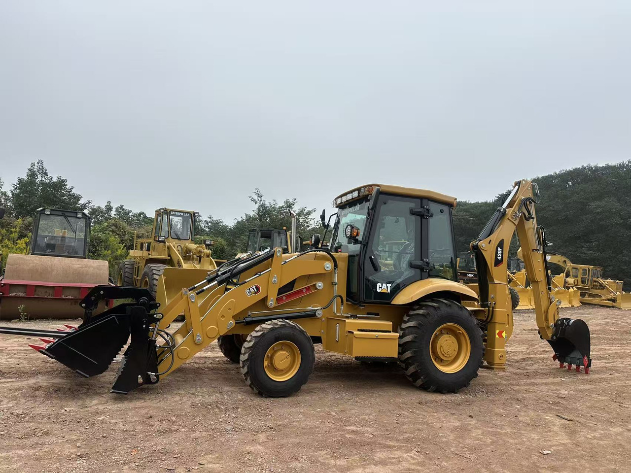 CATERPILLAR 420F2 - Terna: foto 1 CATERPILLAR 420F2 - Terna: foto 1