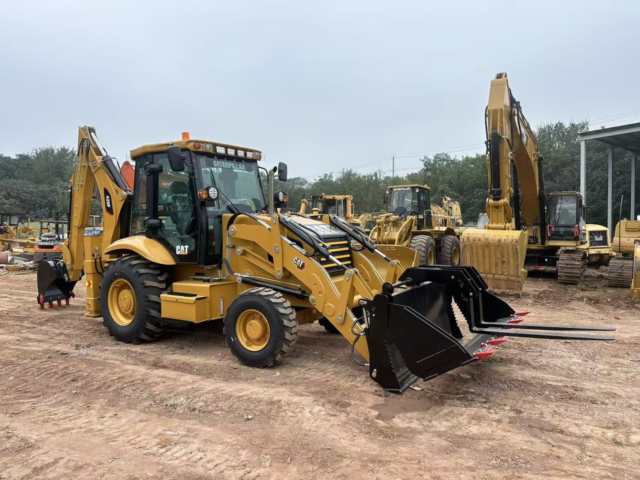 CATERPILLAR 420F2 - Terna: foto 1 CATERPILLAR 420F2 - Terna: foto 1