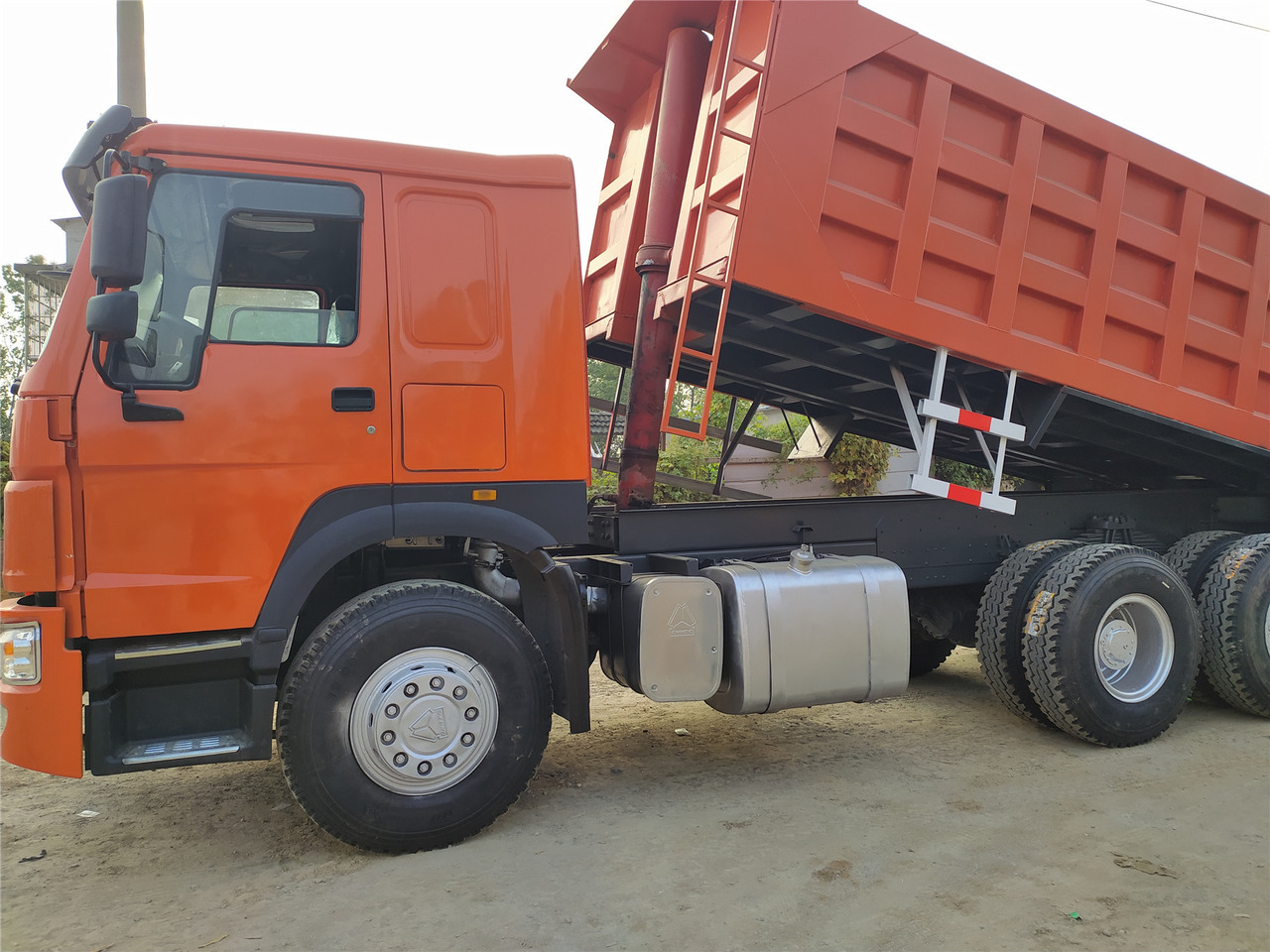 Autocarro ribaltabile HOWO 371hp: foto 9
