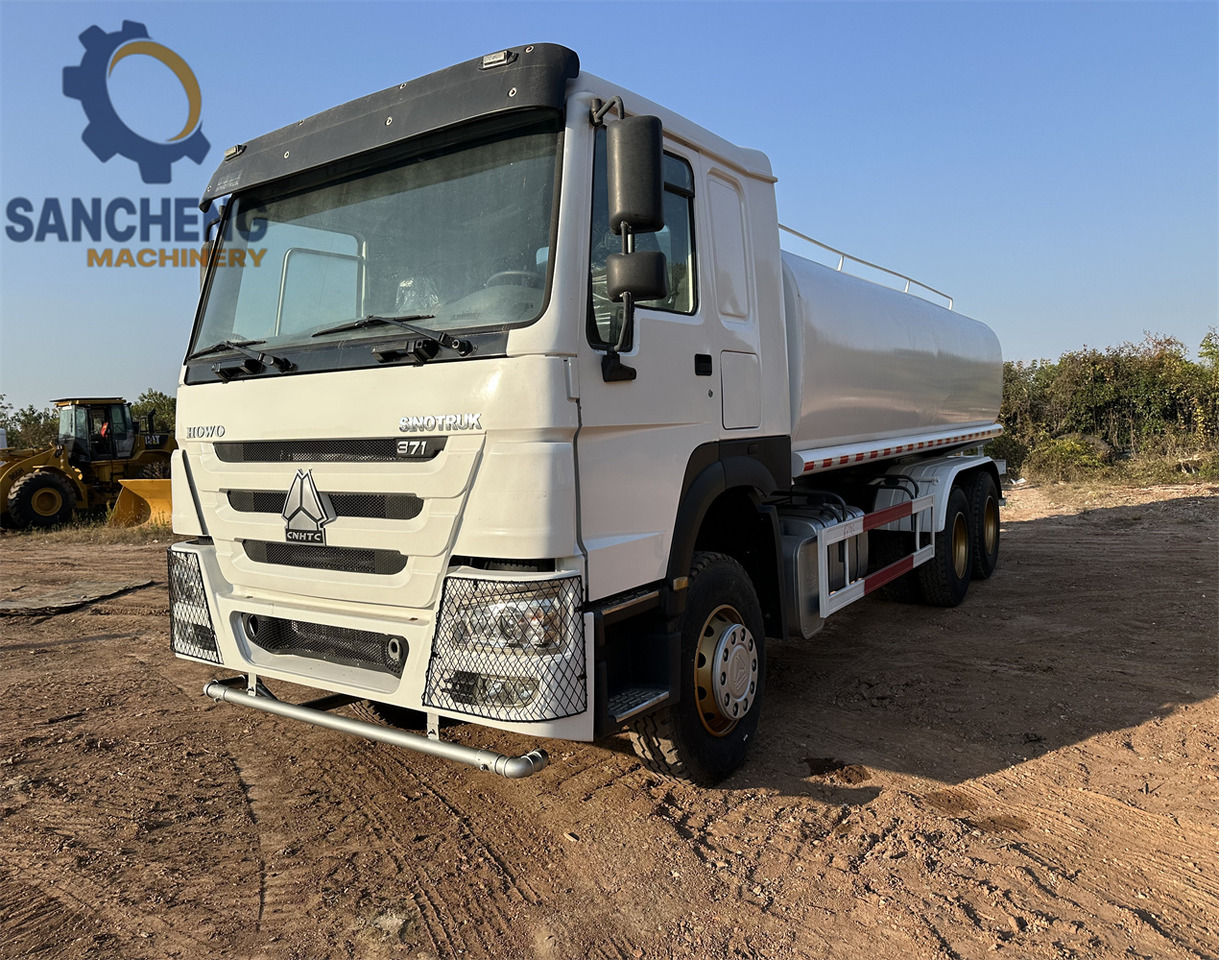 SINOTRUK HOWO 371 6x4 Water Tanker Truck - Camion cisterna: foto 1 SINOTRUK HOWO 371 6x4 Water Tanker Truck - Camion cisterna: foto 1