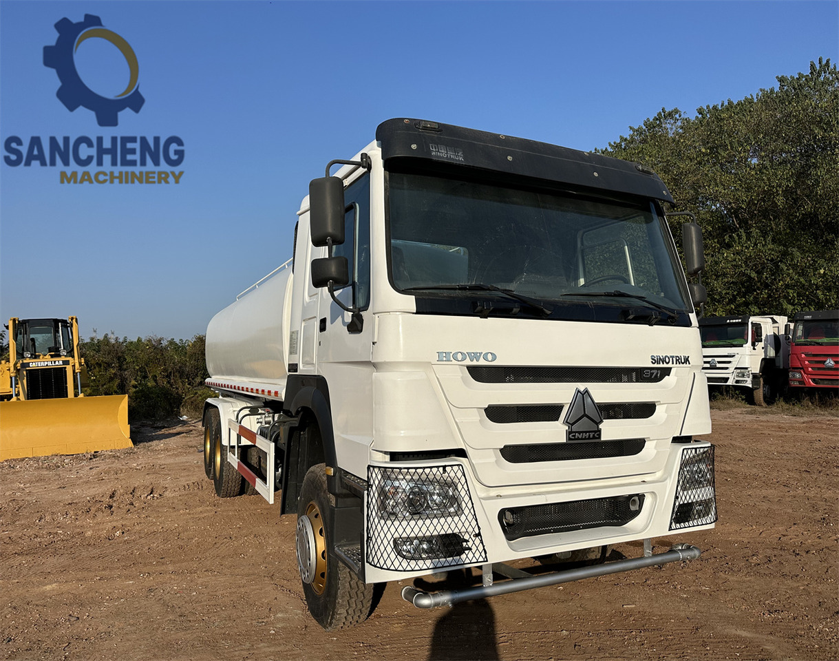 SINOTRUK HOWO 371 6x4 Water Tanker Truck - Camion cisterna: foto 3 SINOTRUK HOWO 371 6x4 Water Tanker Truck - Camion cisterna: foto 3