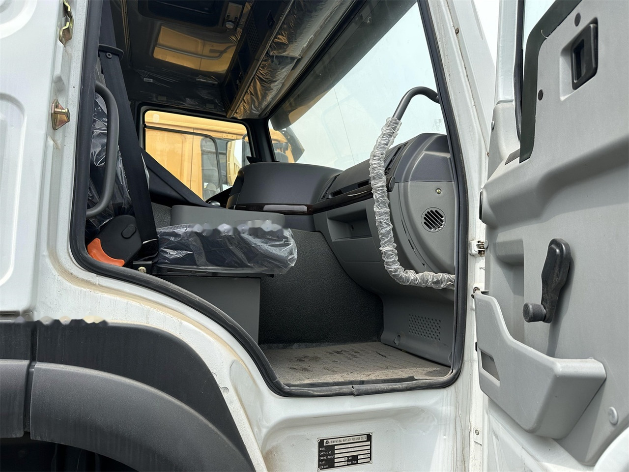 Autocarro trasporto bestiame per il trasporto di animali SINOTRUK HOWO 371 Cargo truck: foto 9