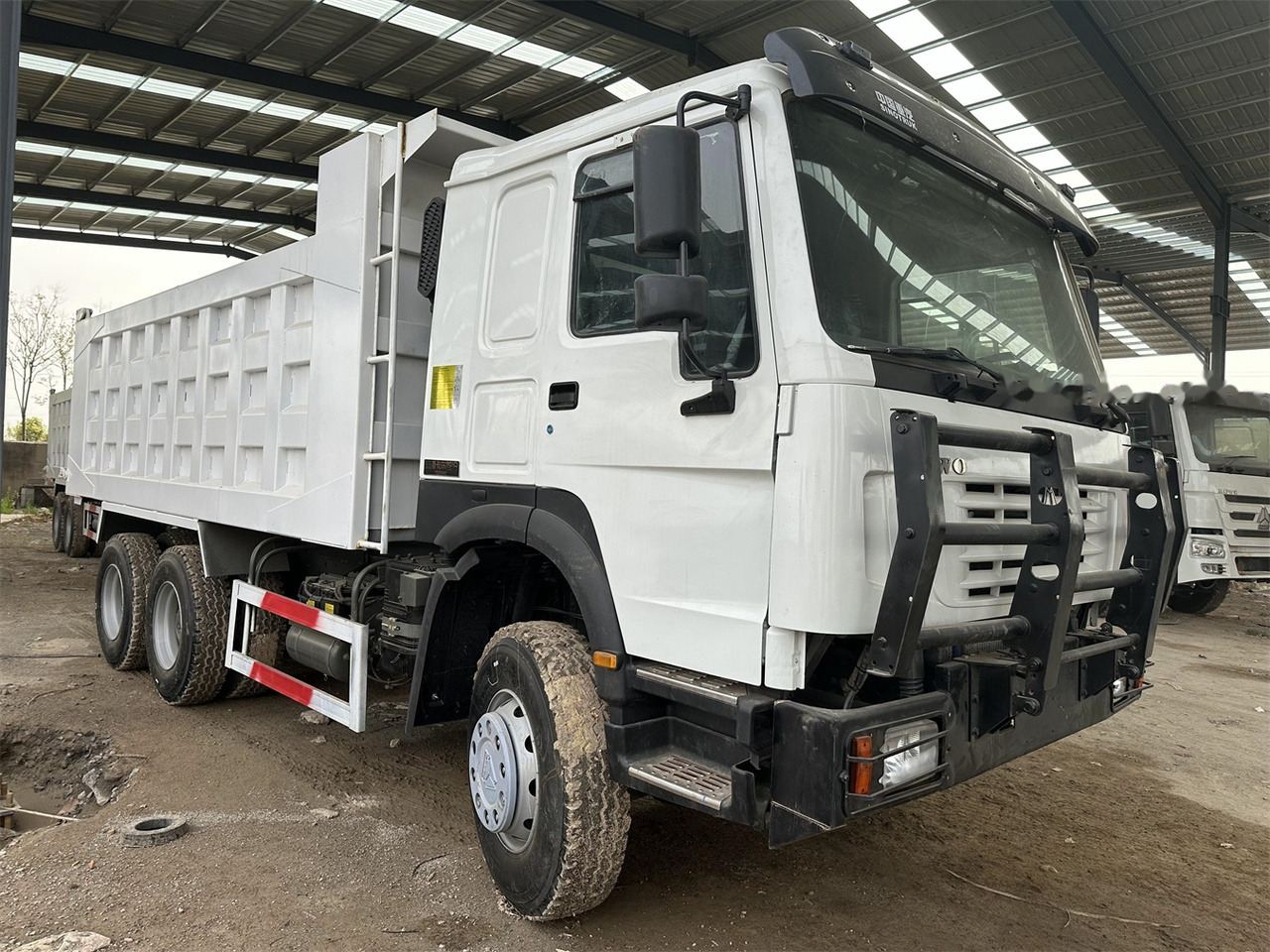 SINOTRUK HOWO 371 Dump Truck - Autocarro ribaltabile: foto 1 SINOTRUK HOWO 371 Dump Truck - Autocarro ribaltabile: foto 1