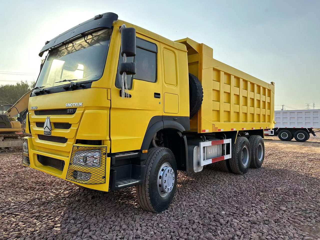 SINOTRUK HOWO 371 Dump Truck - Autocarro ribaltabile: foto 1 SINOTRUK HOWO 371 Dump Truck - Autocarro ribaltabile: foto 1