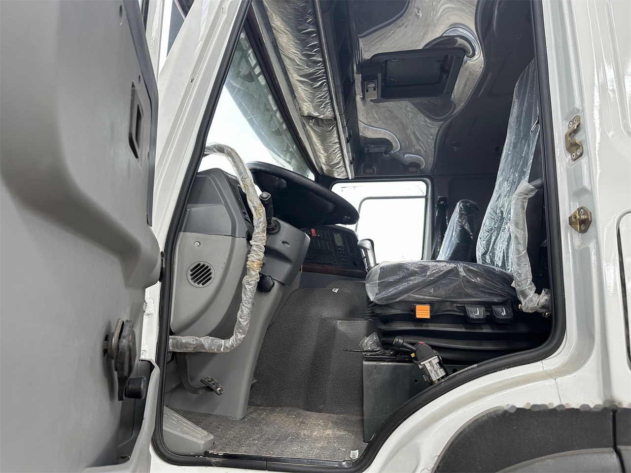SINOTRUK HOWO 371 Dump Truck - Autocarro ribaltabile: foto 5 SINOTRUK HOWO 371 Dump Truck - Autocarro ribaltabile: foto 5