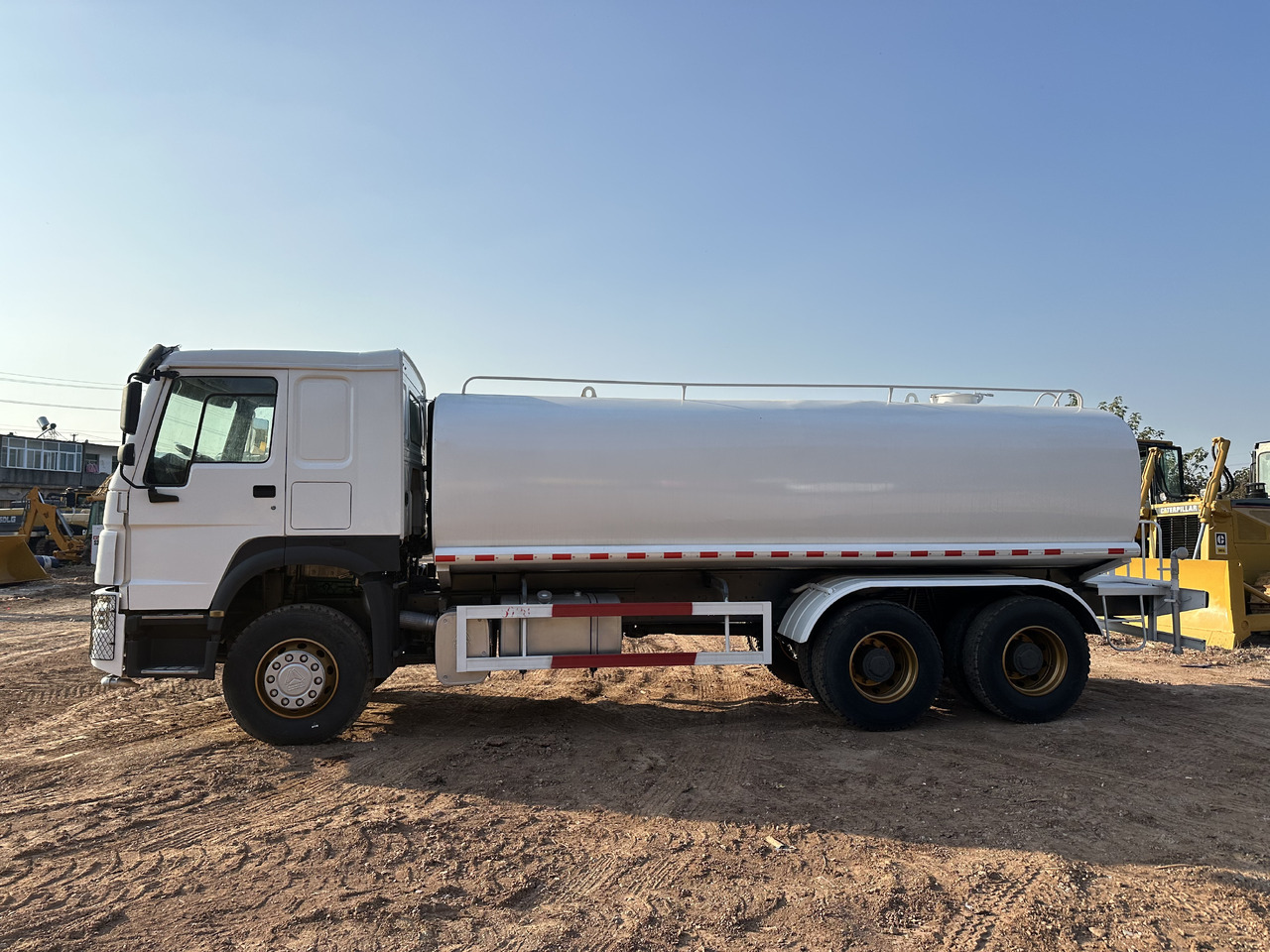 SINOTRUK HOWO 371 Water Tanker Truck - Camion cisterna: foto 5 SINOTRUK HOWO 371 Water Tanker Truck - Camion cisterna: foto 5