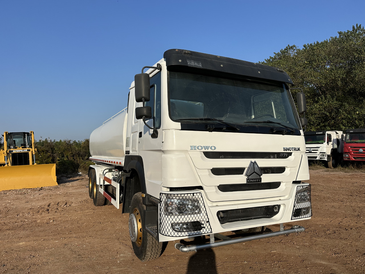 SINOTRUK HOWO 371 Water Tanker Truck - Camion cisterna: foto 1 SINOTRUK HOWO 371 Water Tanker Truck - Camion cisterna: foto 1