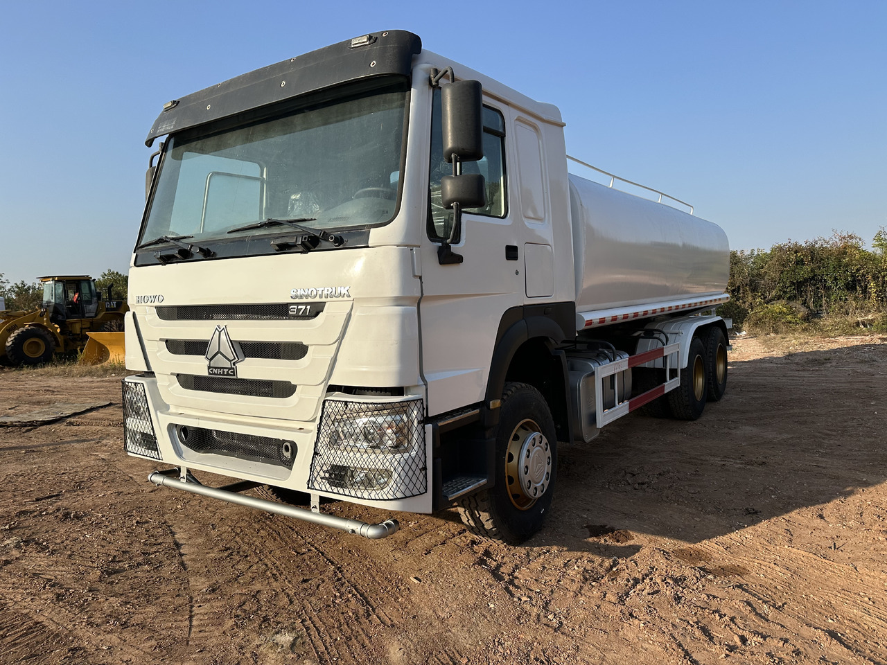 SINOTRUK HOWO 371 Water Tanker Truck - Camion cisterna: foto 1 SINOTRUK HOWO 371 Water Tanker Truck - Camion cisterna: foto 1