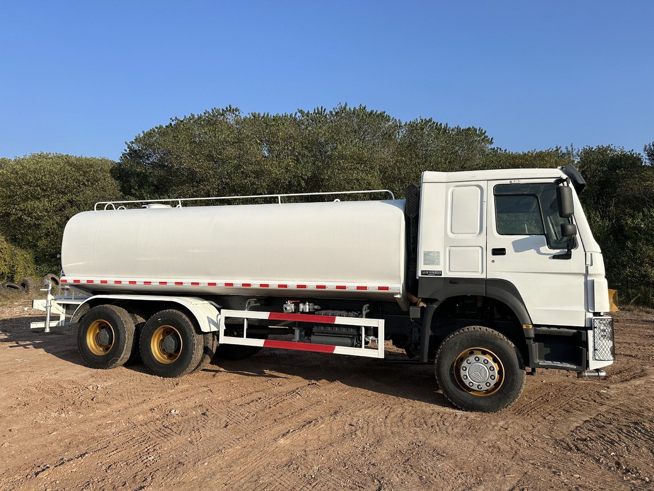 SINOTRUK HOWO 371 Water Tanker Truck - Camion cisterna: foto 3 SINOTRUK HOWO 371 Water Tanker Truck - Camion cisterna: foto 3