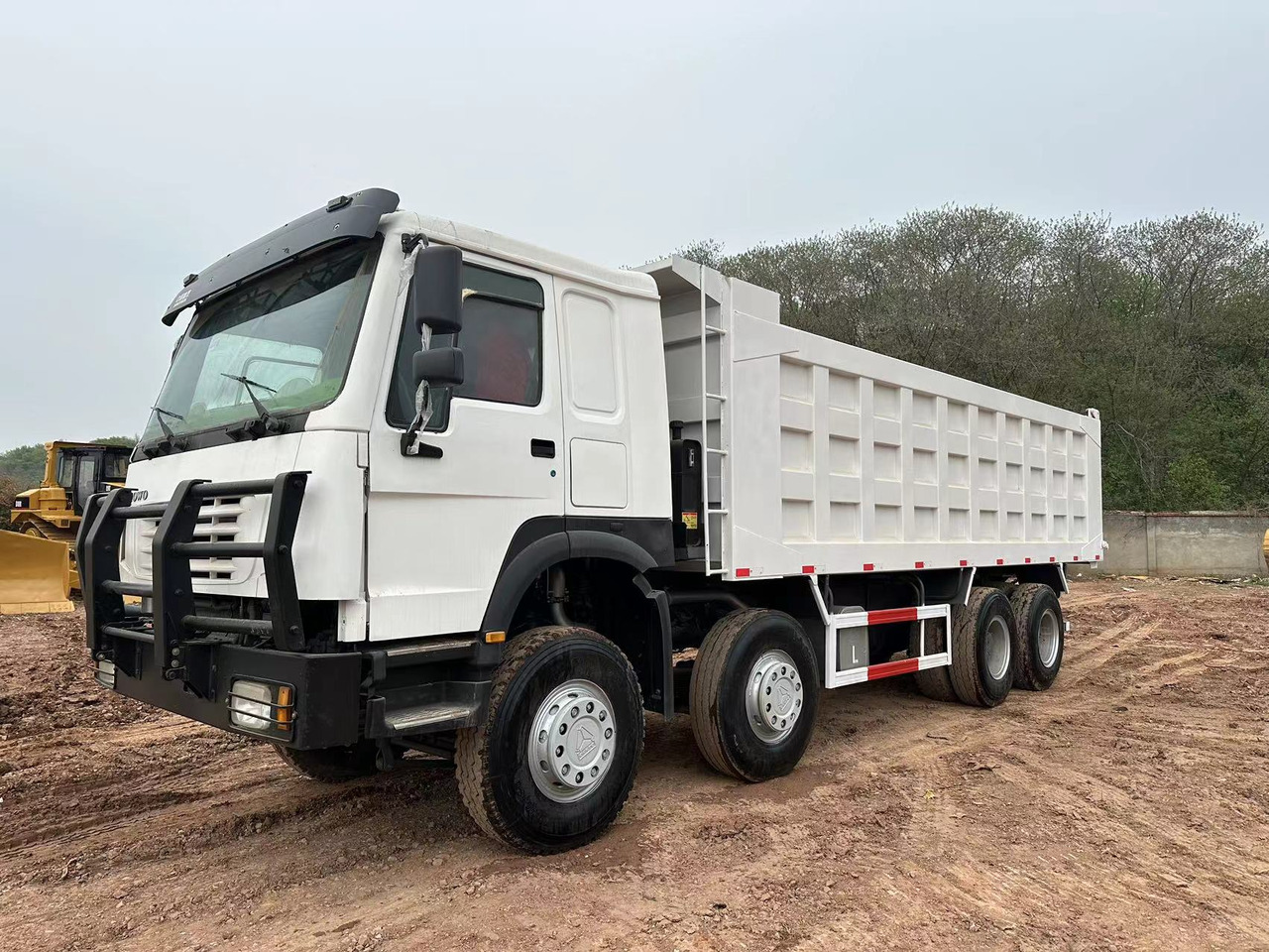 SINOTRUK HOWO 371 with Bumper - Autocarro ribaltabile: foto 2 SINOTRUK HOWO 371 with Bumper - Autocarro ribaltabile: foto 2