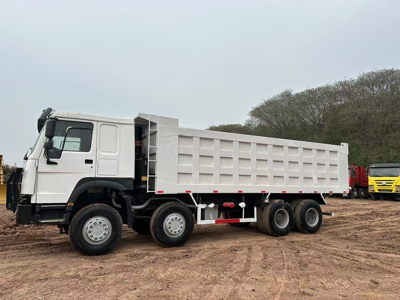 SINOTRUK HOWO 371 with Bumper - Autocarro ribaltabile: foto 5 SINOTRUK HOWO 371 with Bumper - Autocarro ribaltabile: foto 5