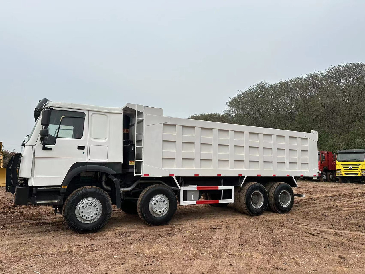 SINOTRUK HOWO 371 with Bumper - Autocarro ribaltabile: foto 4 SINOTRUK HOWO 371 with Bumper - Autocarro ribaltabile: foto 4