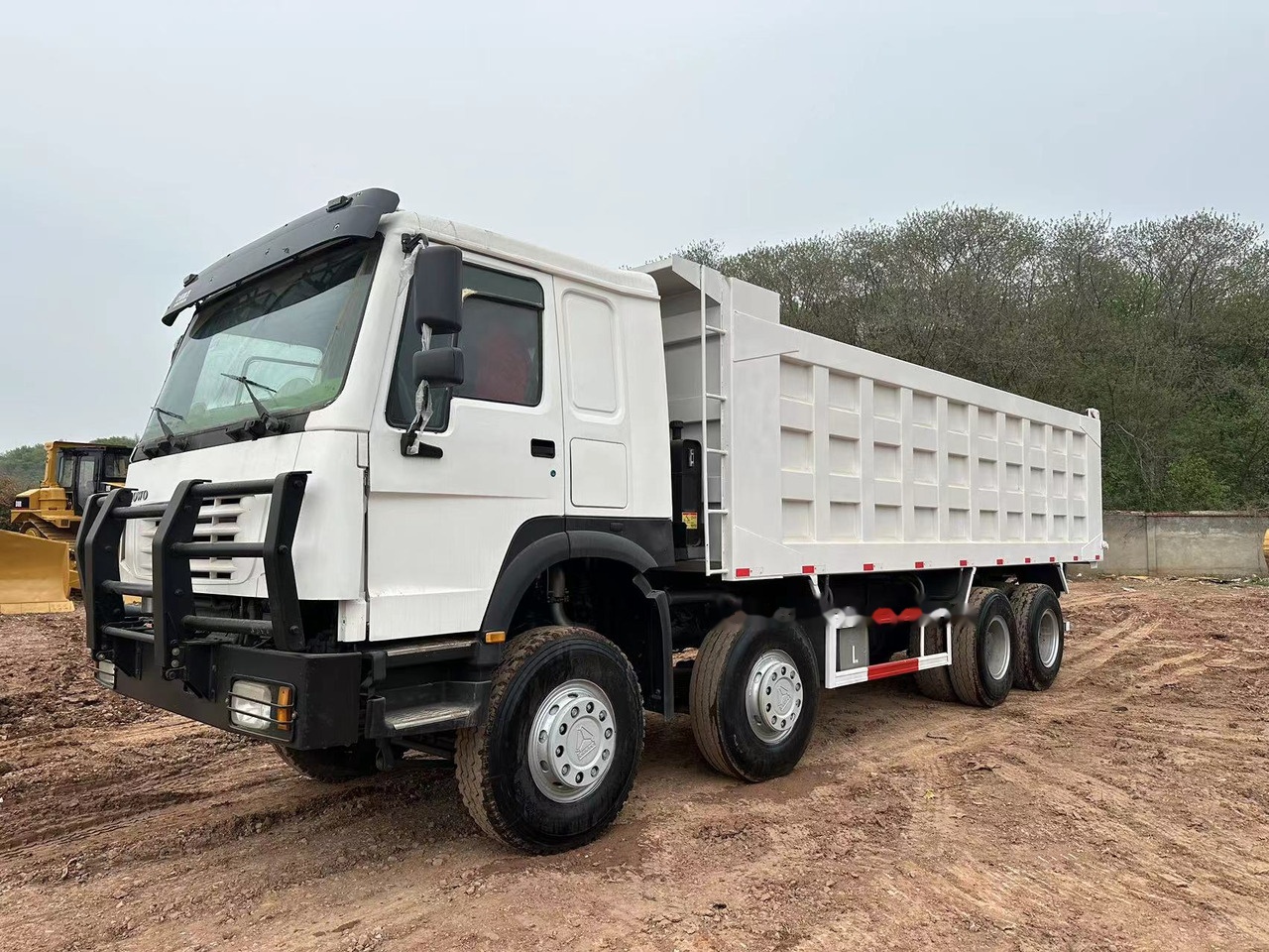 SINOTRUK HOWO 371 with Bumper - Autocarro ribaltabile: foto 1 SINOTRUK HOWO 371 with Bumper - Autocarro ribaltabile: foto 1