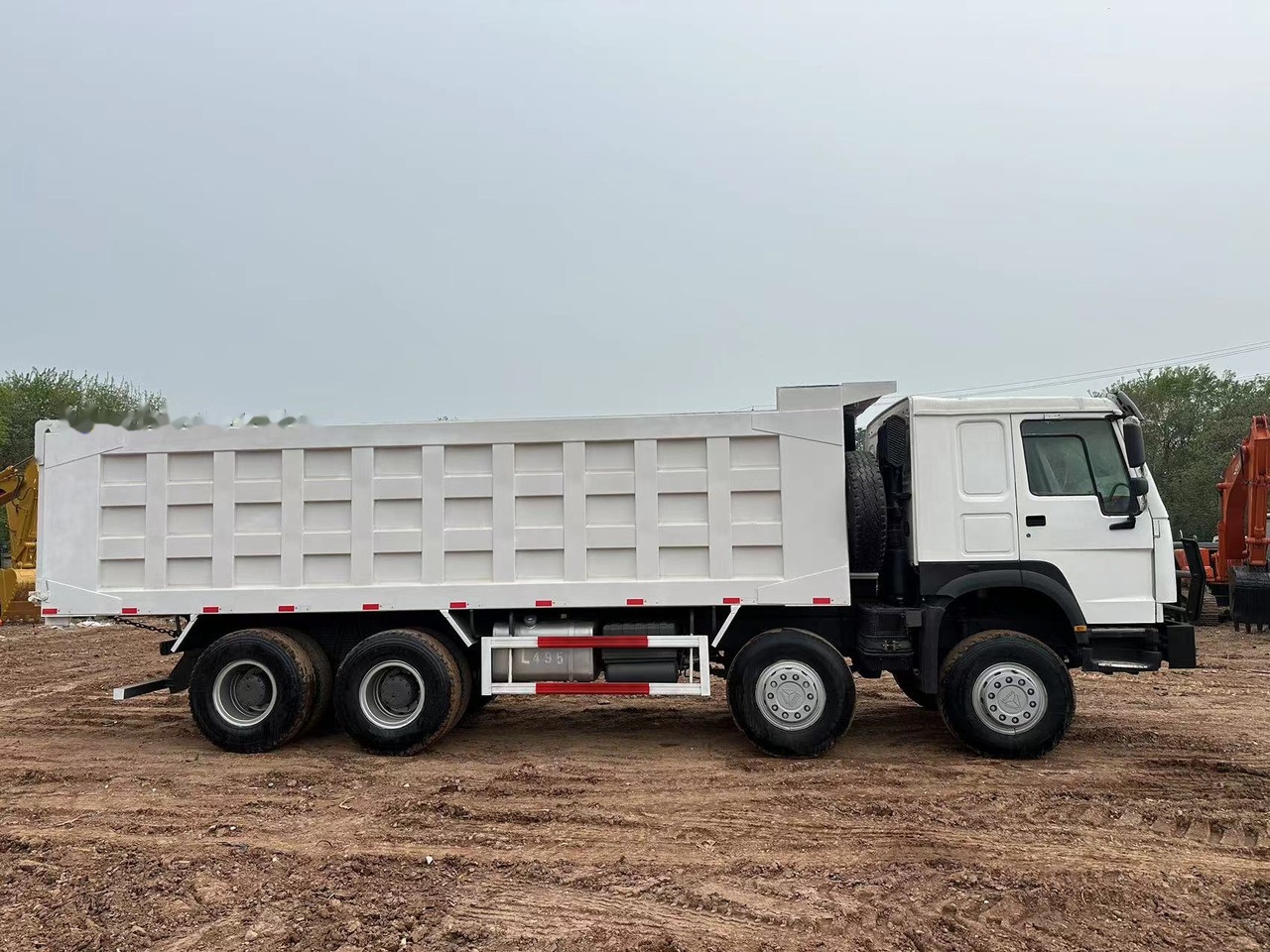 SINOTRUK HOWO 371 with Bumper - Autocarro ribaltabile: foto 3 SINOTRUK HOWO 371 with Bumper - Autocarro ribaltabile: foto 3