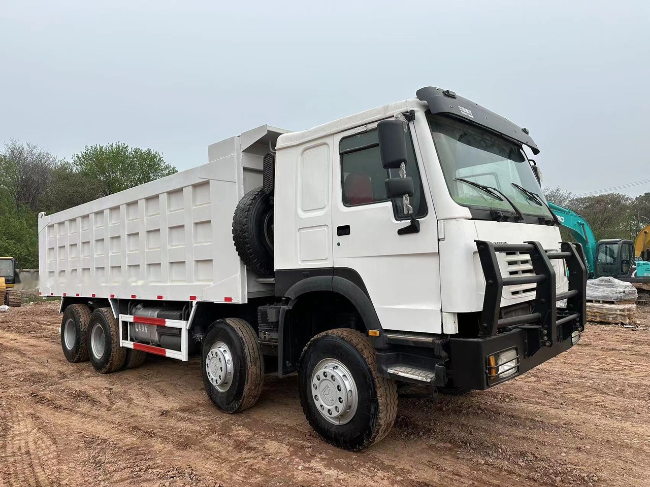 SINOTRUK HOWO 371 with Bumper - Autocarro ribaltabile: foto 4 SINOTRUK HOWO 371 with Bumper - Autocarro ribaltabile: foto 4