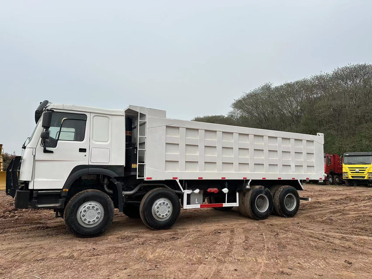 SINOTRUK HOWO 371 with Bumper - Autocarro ribaltabile: foto 5 SINOTRUK HOWO 371 with Bumper - Autocarro ribaltabile: foto 5