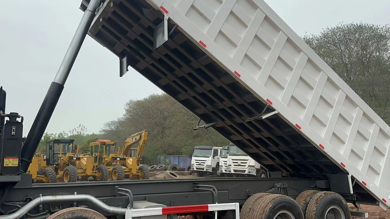 Autocarro ribaltabile SINOTRUK HOWO 371 with Bumper: foto 10