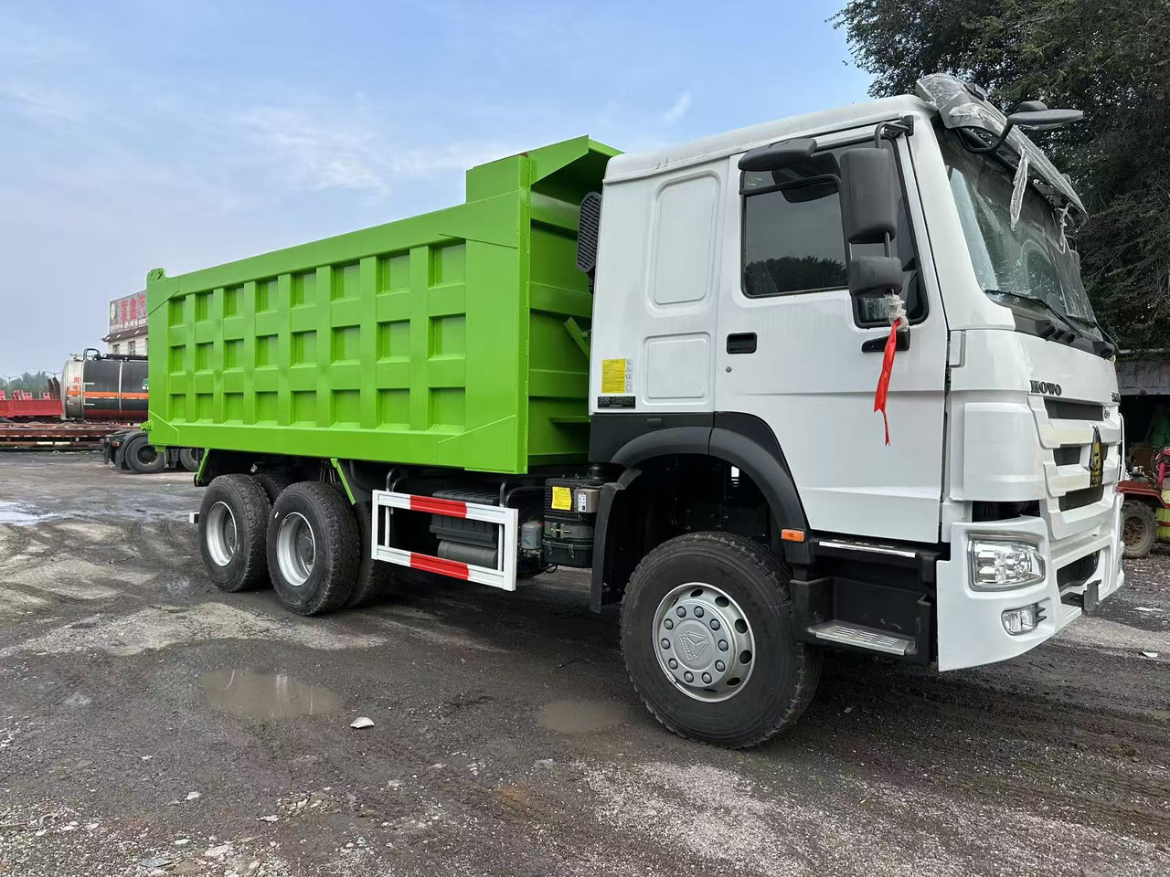 SINOTRUK HOWO 400HP 6X4 Tipper Truck - Autocarro ribaltabile: foto 3 SINOTRUK HOWO 400HP 6X4 Tipper Truck - Autocarro ribaltabile: foto 3