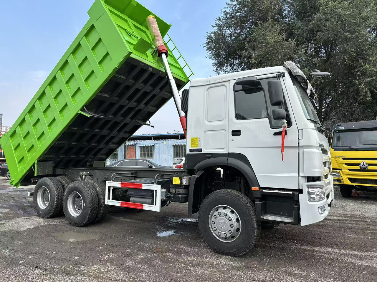 SINOTRUK HOWO 400HP 6X4 Tipper Truck - Autocarro ribaltabile: foto 1 SINOTRUK HOWO 400HP 6X4 Tipper Truck - Autocarro ribaltabile: foto 1