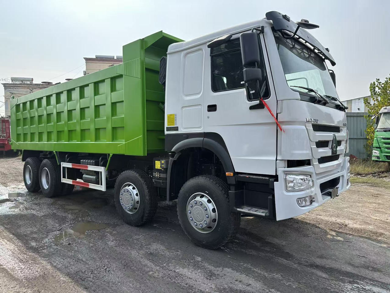 SINOTRUK HOWO 420HP 8X4 Tipper Truck - Autocarro ribaltabile: foto 4 SINOTRUK HOWO 420HP 8X4 Tipper Truck - Autocarro ribaltabile: foto 4