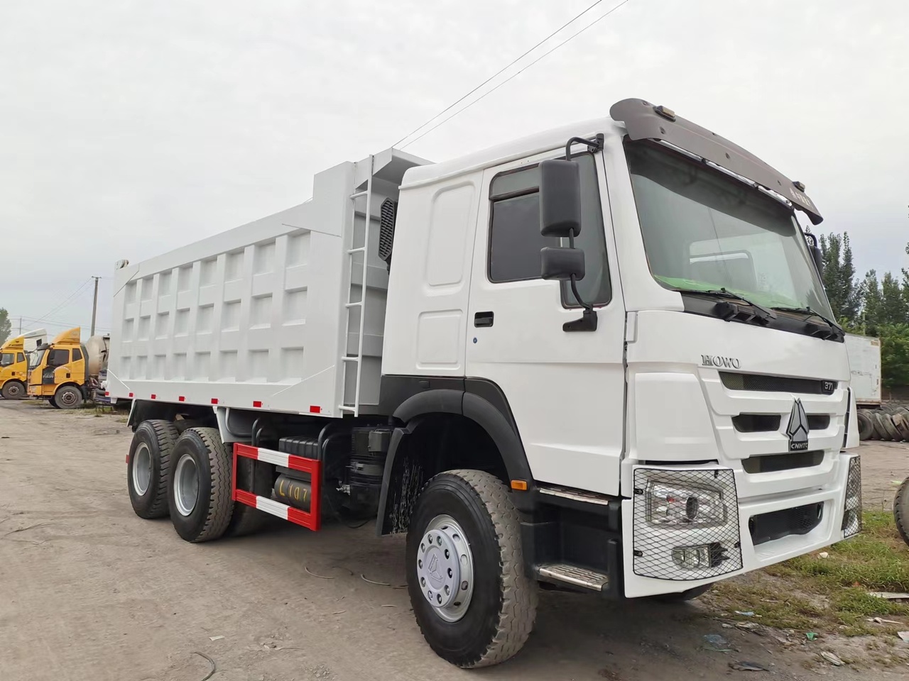 SINOTRUK HOWO Dump truck 371 6x4 - Autocarro ribaltabile: foto 1 SINOTRUK HOWO Dump truck 371 6x4 - Autocarro ribaltabile: foto 1