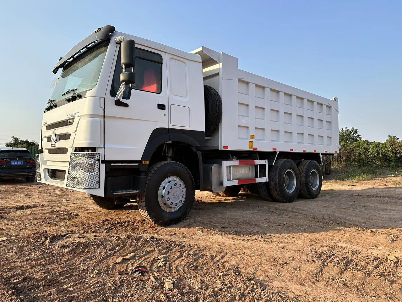SINOTRUK HOWO HOWO 371 6x4 - Autocarro ribaltabile: foto 3 SINOTRUK HOWO HOWO 371 6x4 - Autocarro ribaltabile: foto 3