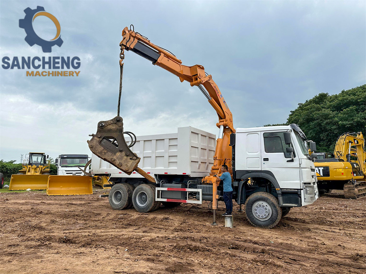 SINOTRUK Howo 371 6x4 crane truck - Camion con gru: foto 1 SINOTRUK Howo 371 6x4 crane truck - Camion con gru: foto 1