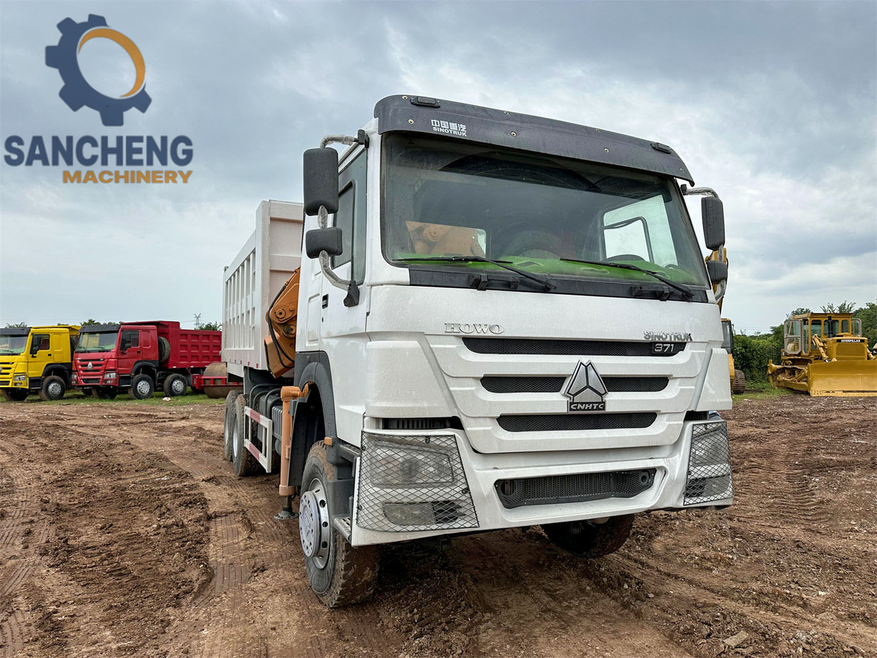 SINOTRUK Howo 371 6x4 crane truck - Camion con gru: foto 2 SINOTRUK Howo 371 6x4 crane truck - Camion con gru: foto 2