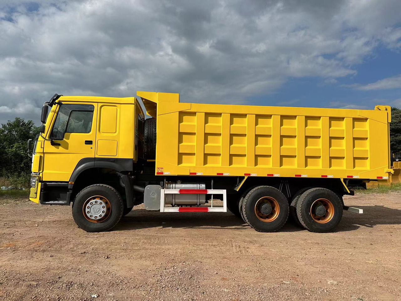 SINOTRUK Howo 371 Dump truck - Autocarro ribaltabile: foto 4 SINOTRUK Howo 371 Dump truck - Autocarro ribaltabile: foto 4
