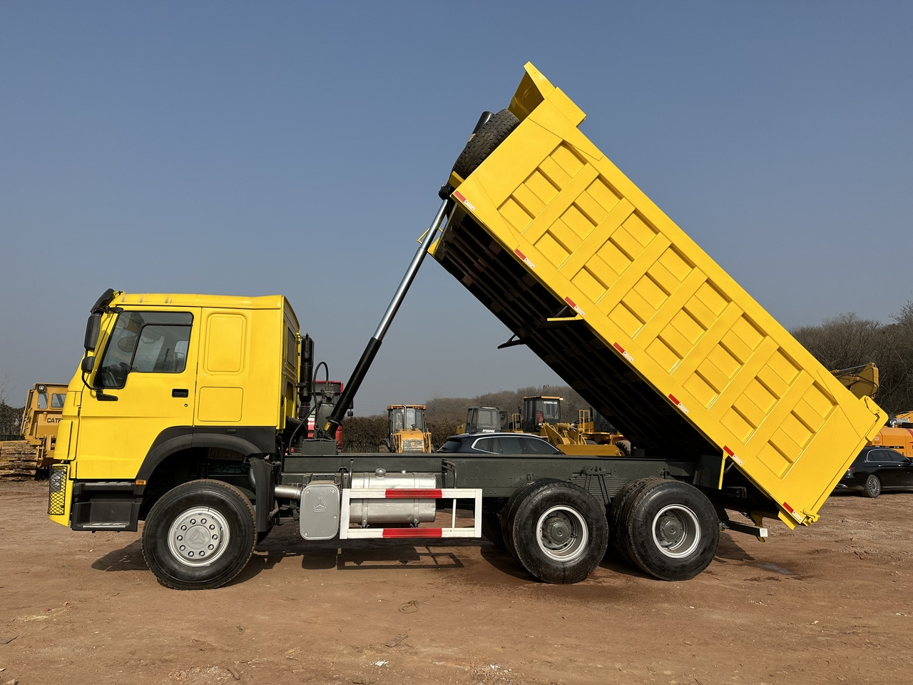 SINOTRUK Howo 6x4 Dump truck 371hp - Autocarro ribaltabile: foto 5 SINOTRUK Howo 6x4 Dump truck 371hp - Autocarro ribaltabile: foto 5