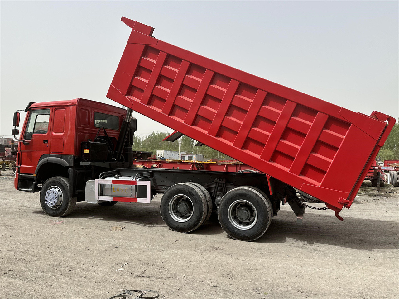 SINOTRUK Howo Dump truck 371 - Autocarro ribaltabile: foto 1 SINOTRUK Howo Dump truck 371 - Autocarro ribaltabile: foto 1