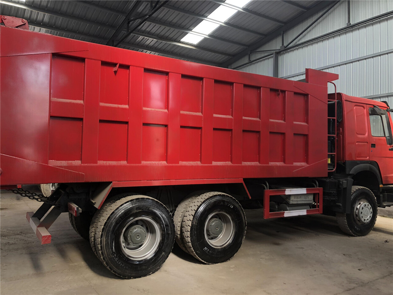 SINOTRUK Howo Dump truck 371 - Autocarro ribaltabile: foto 3 SINOTRUK Howo Dump truck 371 - Autocarro ribaltabile: foto 3