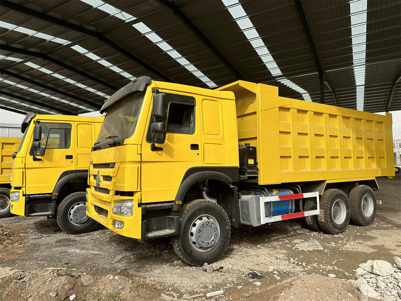 SINOTRUK Howo Dump truck 371 - Autocarro ribaltabile: foto 2 SINOTRUK Howo Dump truck 371 - Autocarro ribaltabile: foto 2