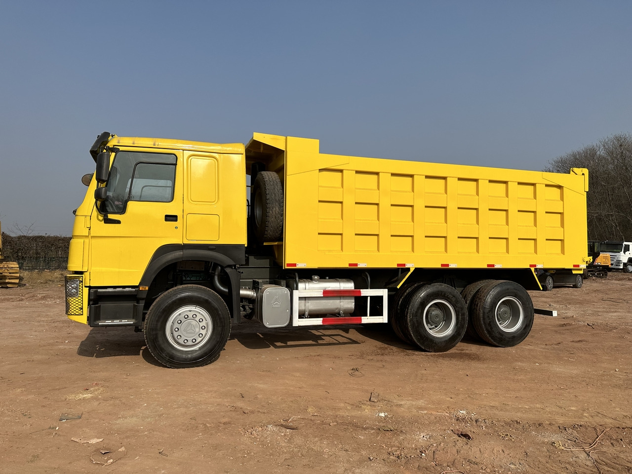 SINOTRUK Howo Dump truck 371 - Autocarro ribaltabile: foto 3 SINOTRUK Howo Dump truck 371 - Autocarro ribaltabile: foto 3