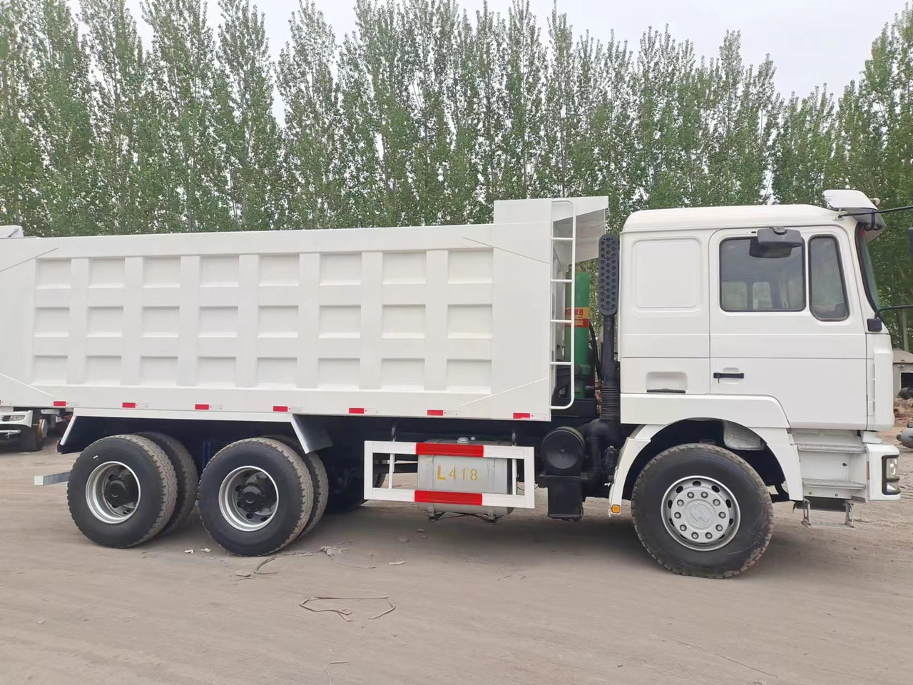 Shacman F3000 Dump Truck - Autocarro ribaltabile: foto 4 Shacman F3000 Dump Truck - Autocarro ribaltabile: foto 4