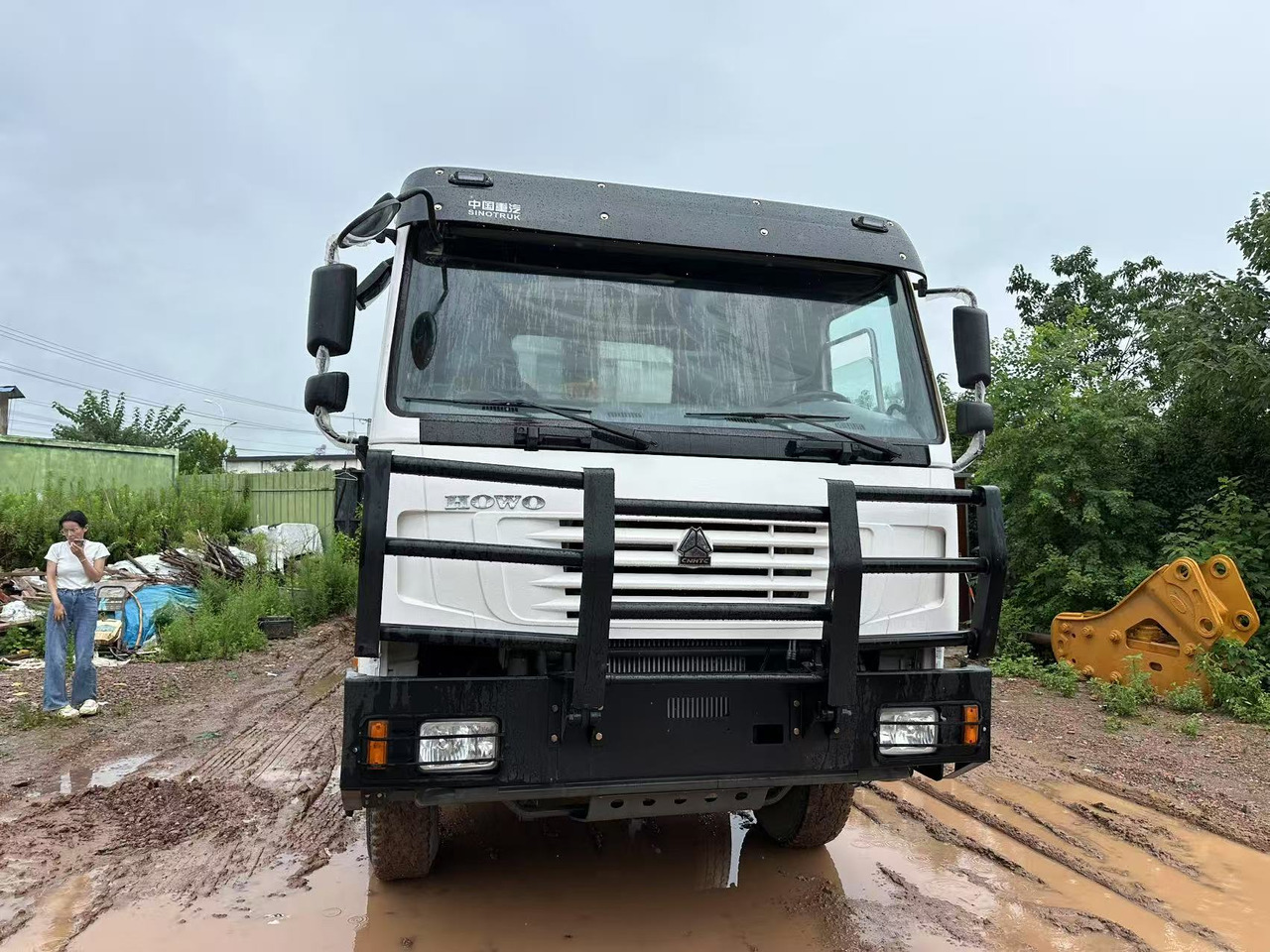 Sinotruk HOWO 371hp 8x4 - Autocarro ribaltabile: foto 2 Sinotruk HOWO 371hp 8x4 - Autocarro ribaltabile: foto 2