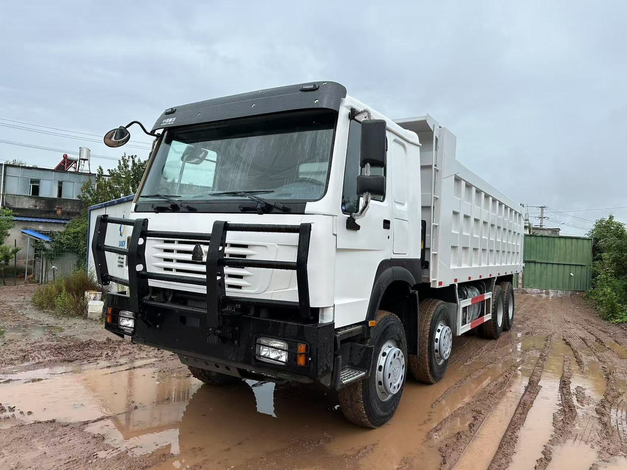 Sinotruk HOWO 371hp 8x4 tipper truck - Autocarro ribaltabile: foto 1 Sinotruk HOWO 371hp 8x4 tipper truck - Autocarro ribaltabile: foto 1