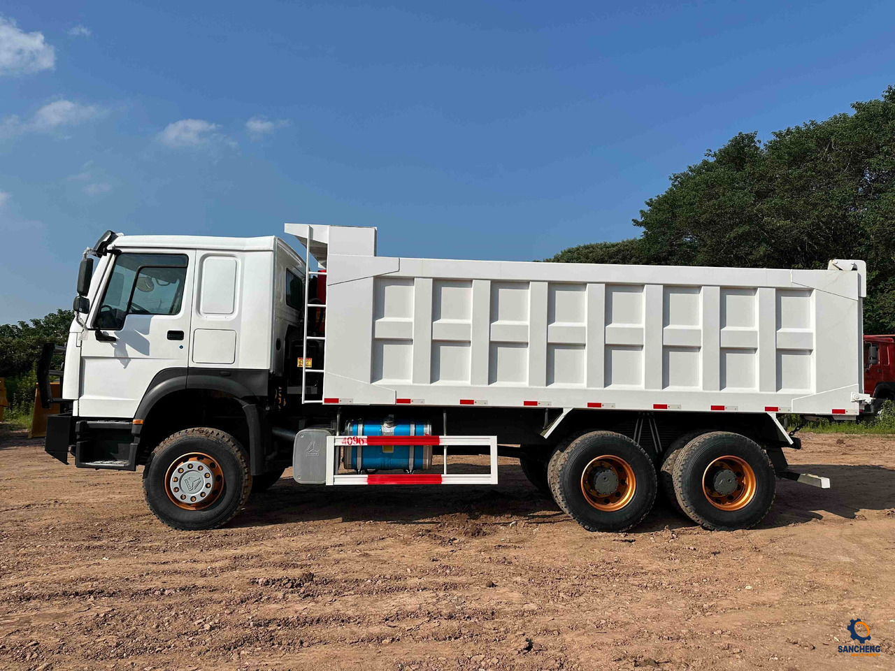 Sinotruk HOWO 400HP With Bumper 6X4 - Autocarro ribaltabile: foto 4 Sinotruk HOWO 400HP With Bumper 6X4 - Autocarro ribaltabile: foto 4