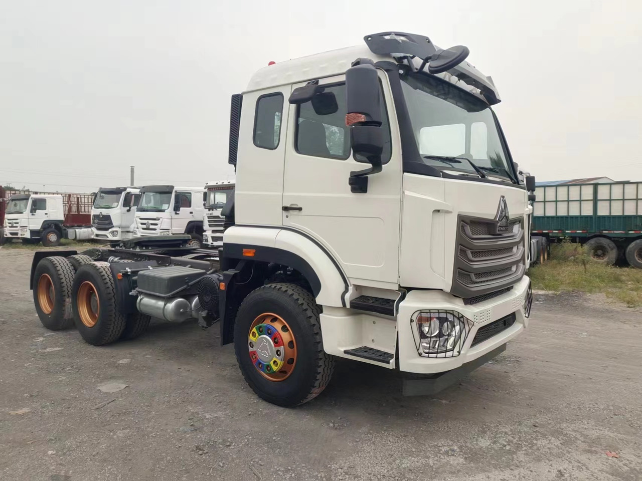 SINOTRUK HOWO 371hp 6X4 Tractor unit - Trattore stradale: foto 3 SINOTRUK HOWO 371hp 6X4 Tractor unit - Trattore stradale: foto 3