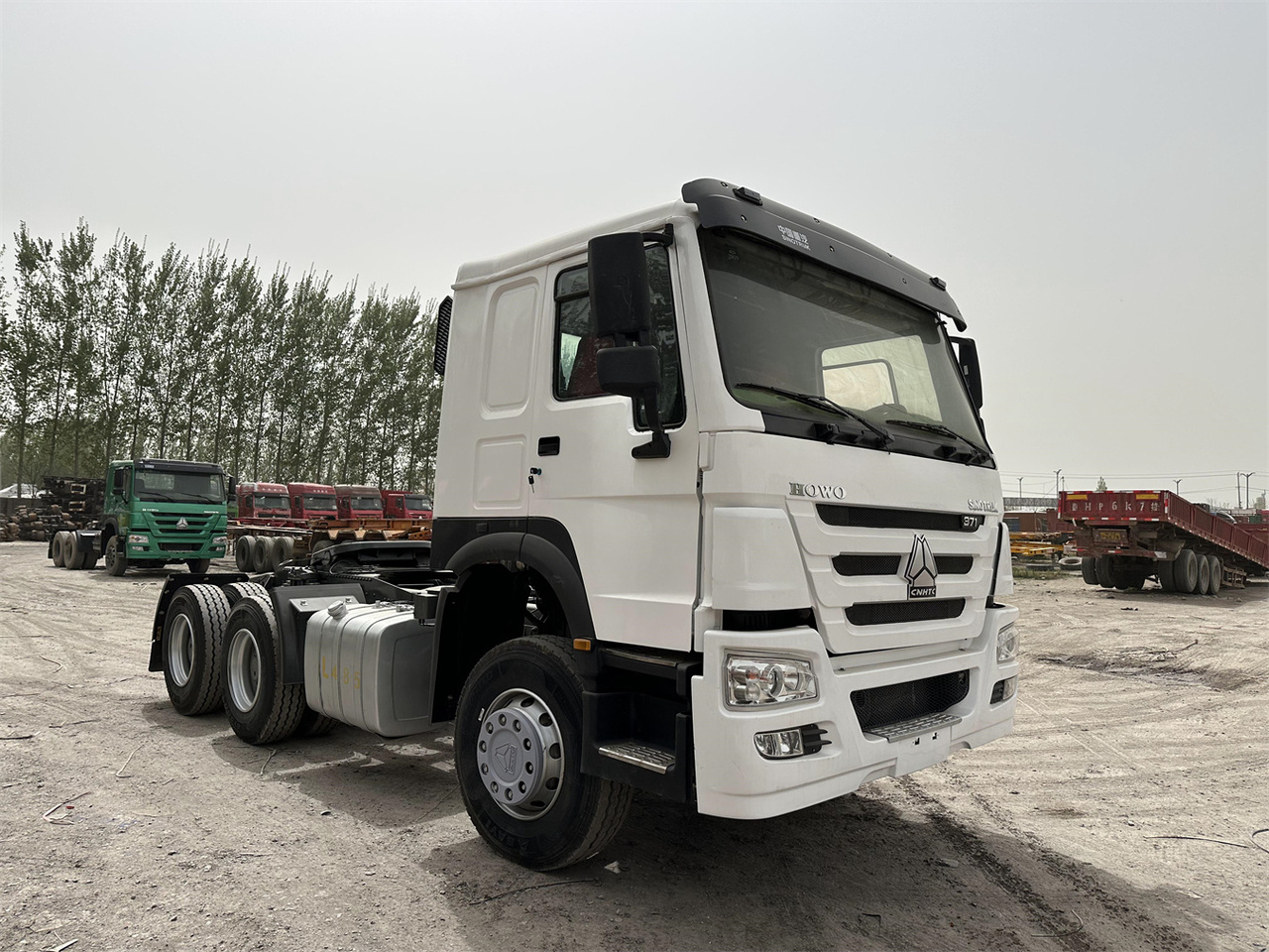 SINOTRUK Howo 371 Truck Head - Trattore stradale: foto 1 SINOTRUK Howo 371 Truck Head - Trattore stradale: foto 1