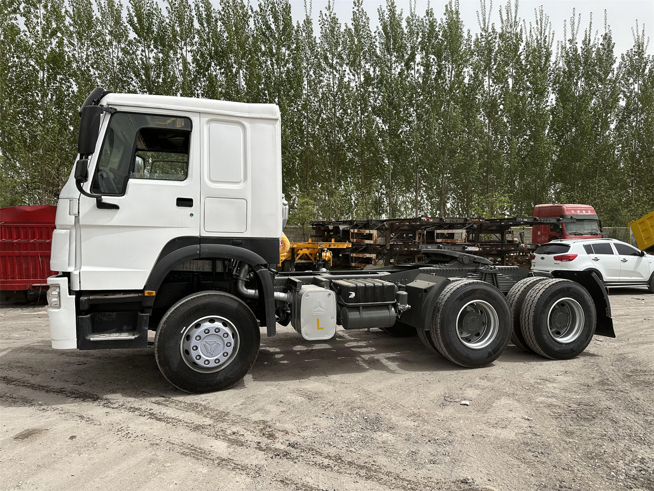 SINOTRUK Howo 371 Truck Head - Trattore stradale: foto 5 SINOTRUK Howo 371 Truck Head - Trattore stradale: foto 5