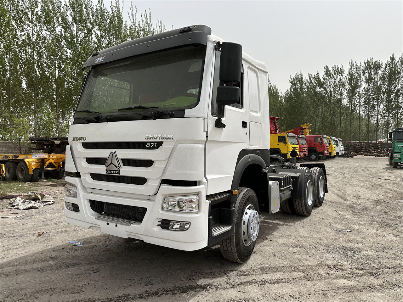SINOTRUK Howo 371hp Truck Head - Trattore stradale: foto 2 SINOTRUK Howo 371hp Truck Head - Trattore stradale: foto 2
