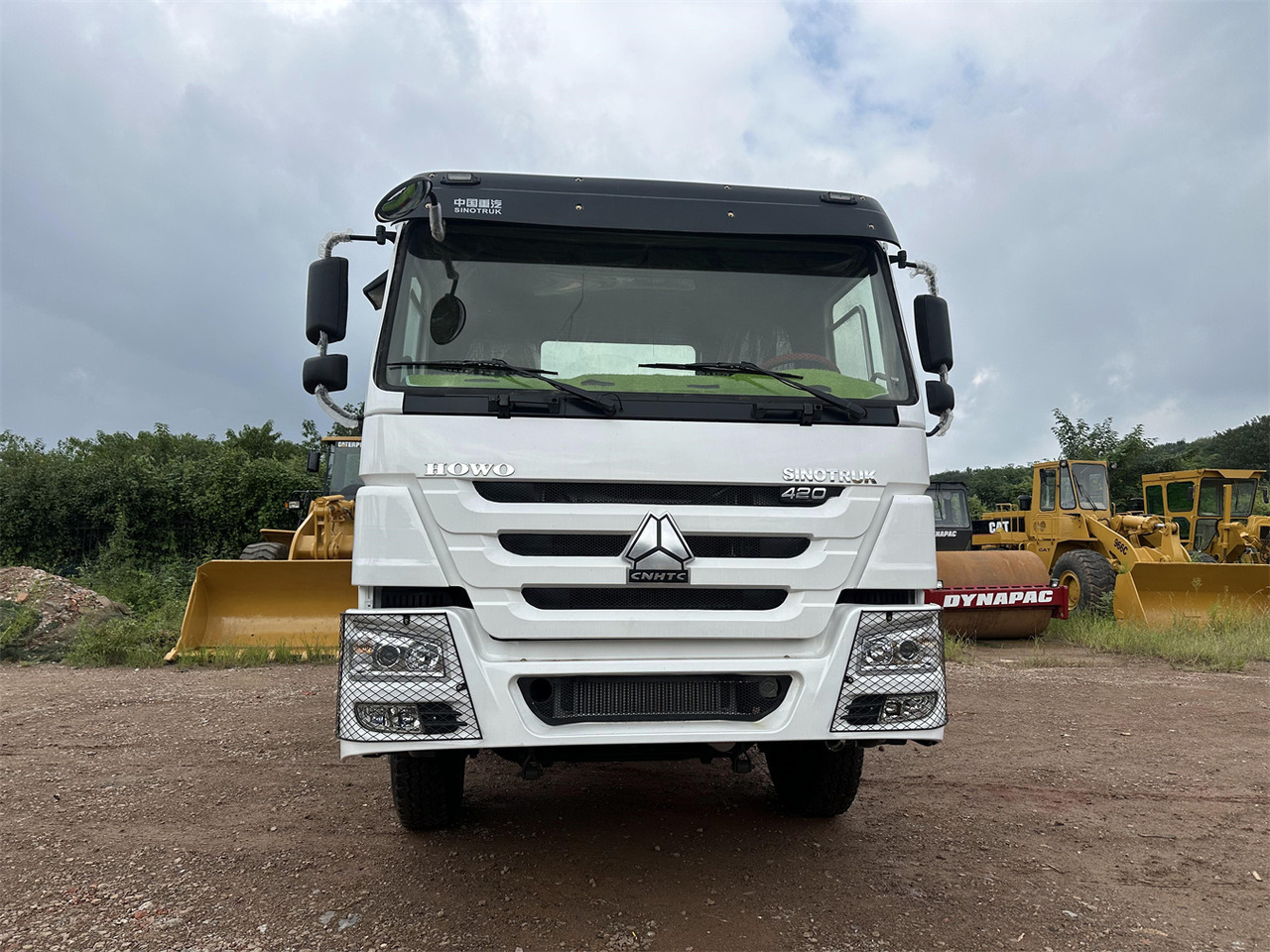 SINOTRUK Howo tractor unit 420hp - Trattore stradale: foto 2 SINOTRUK Howo tractor unit 420hp - Trattore stradale: foto 2