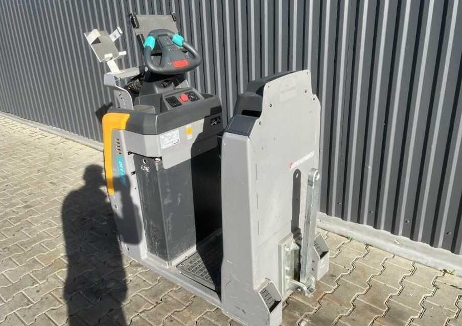Jungheinrich EZS130 - Trattore elettrico: foto 3 Jungheinrich EZS130 - Trattore elettrico: foto 3