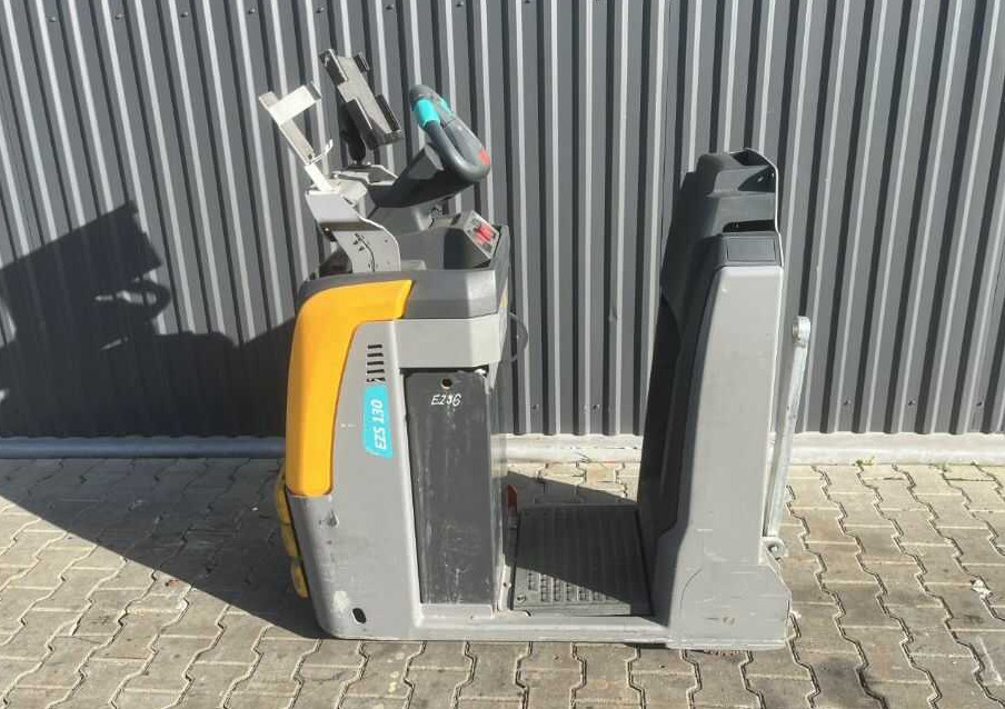Jungheinrich EZS130 - Trattore elettrico: foto 2 Jungheinrich EZS130 - Trattore elettrico: foto 2
